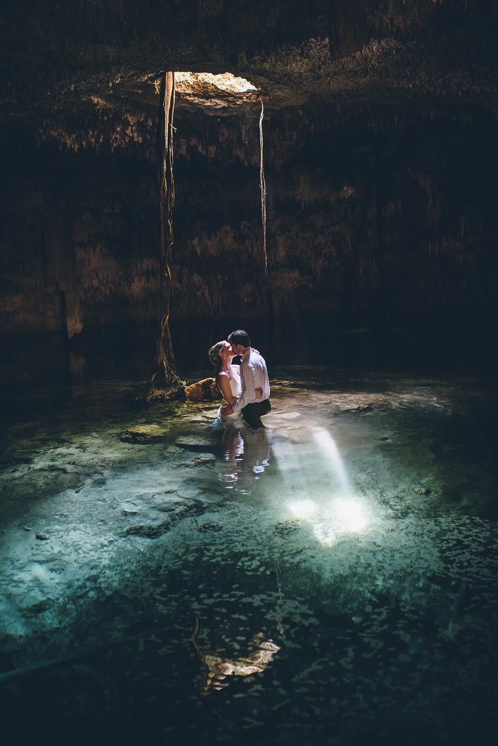 romantic grotto portrait session in Mexico