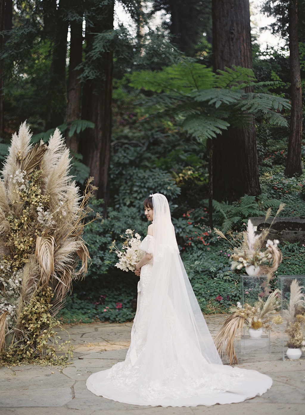 Redwoods Wedding With Dried Florals Foliage 16